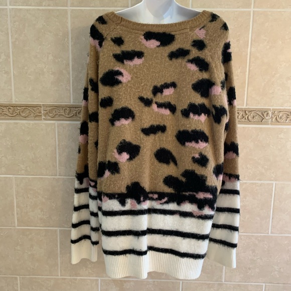 Fantastic Fawn Fuzzy Leopard sweater animal print - Picture 3 of 6